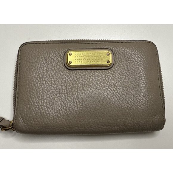 Marc by Marc Jacobs Taupe Pebbled Leather Zip Clutch Wallet Standard Supply - Picture 1 of 15